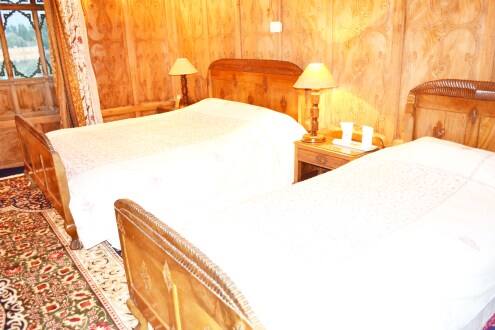 Royal Suites House Boat, Srinagar 2